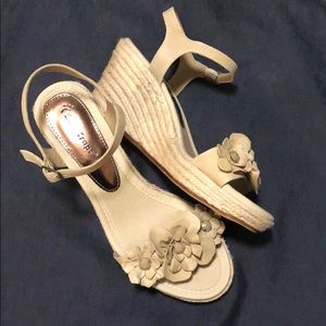 BARE TRAPS “Tease” Sz 7.5 Leather Wedge Sandals